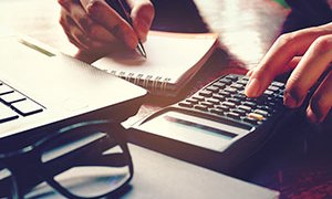 Consejos para ahorrar, controlando tus ingresos y gastos