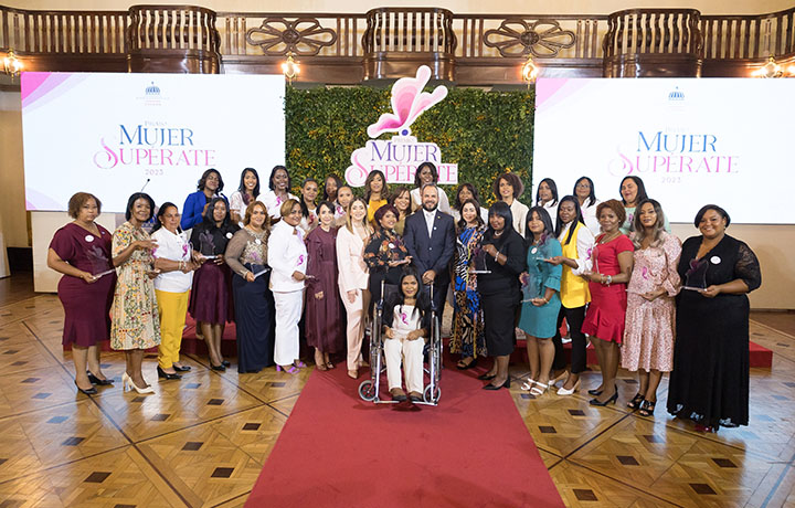 Noticia - LN premia a 28 mujeres