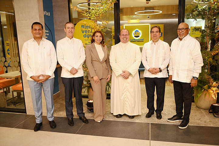La Nacional inaugura moderna sucursal en Ágora Santiago Center