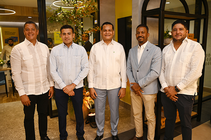 La Nacional inaugura moderna sucursal en Ágora Santiago Center
